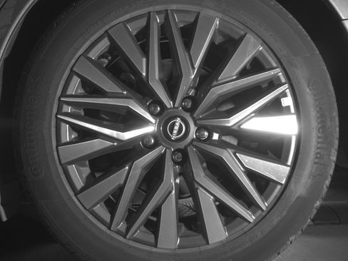 Used 2025 Nissan Altima 2.5 SV FWD image 14