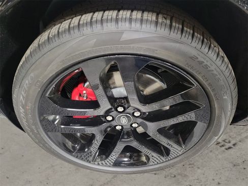 New 2024 Land Rover Discovery Sport Dynamic SE image 9