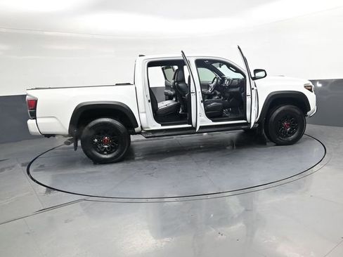 Used 2017 Toyota Tacoma TRD Pro AWD/4WD image 38