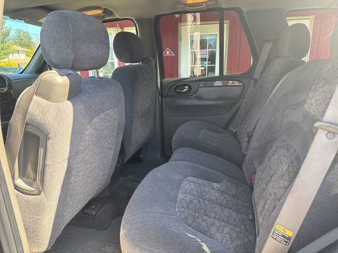 Used 2004 GMC Envoy 4WD image 9