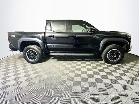 Used 2025 Toyota Tacoma TRD Off-Road w/ TRD Off Road Upgrade Package AWD/4WD image 11