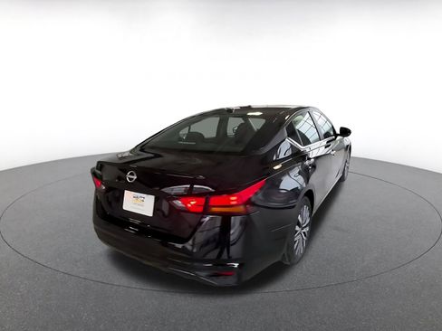 Used 2025 Nissan Altima 2.5 SV image 12