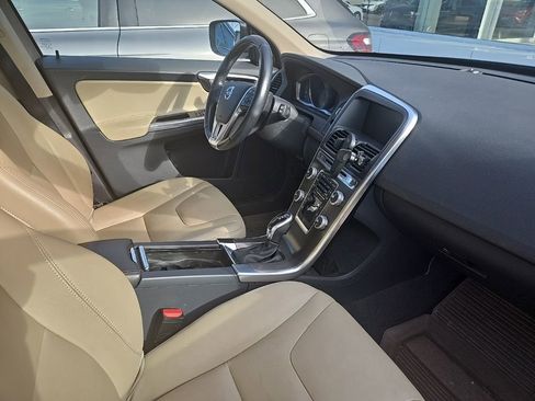 Used 2016 Volvo XC60 T6 w/ Proximity Package image 2