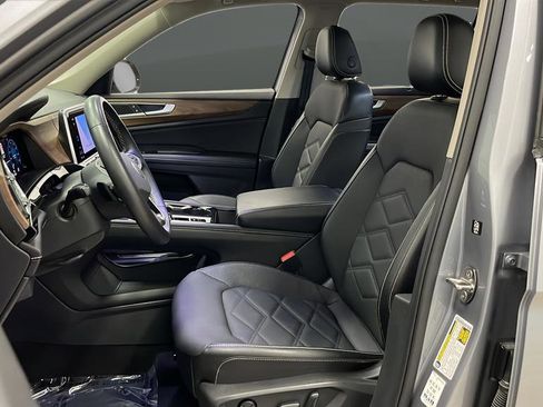 Used 2024 Volkswagen Atlas SE AWD/4WD image 9