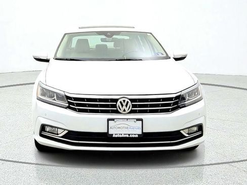 Used 2017 Volkswagen Passat 3.6 SEL Premium FWD image 2
