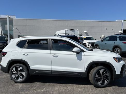 New 2026 Volkswagen Taos SE AWD/4WD image 4