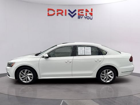 Used 2018 Volkswagen Passat 2.0T SE w/ SE Lighting Package FWD image 2