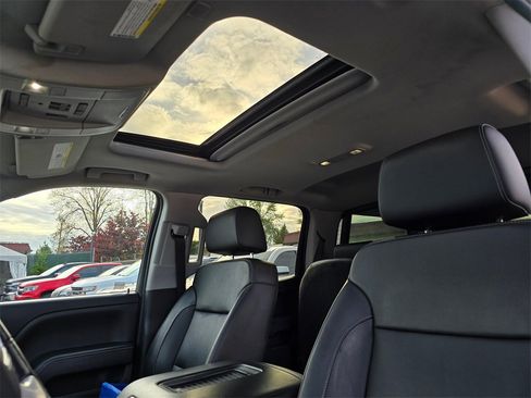 Used 2018 GMC Sierra 1500 SLT image 17