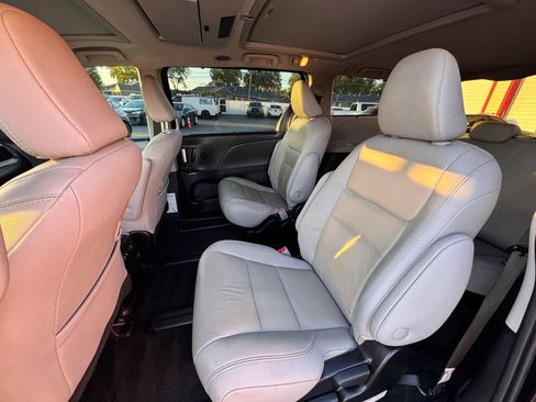 Used 2019 Toyota Sienna Limited Premium image 23