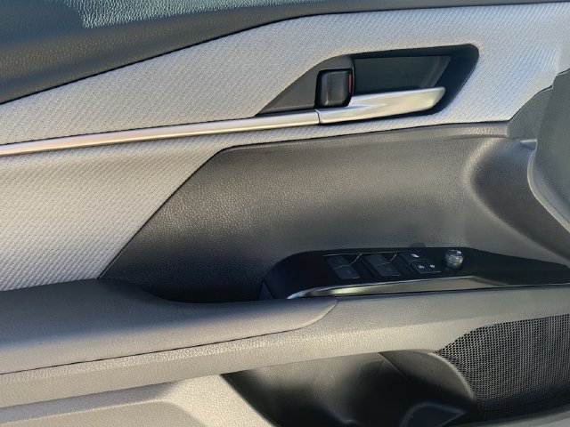 Used 2026 Toyota Camry SE FWD image 17