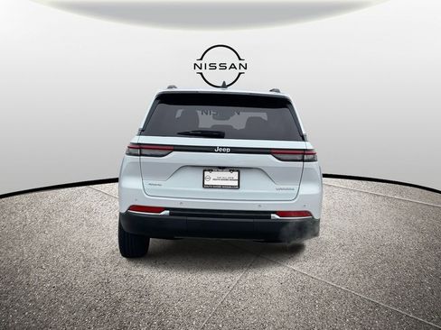 Used 2023 Jeep Grand Cherokee Laredo image 7