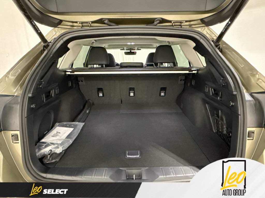 Used 2025 Subaru Outback Onyx Edition AWD/4WD image 29