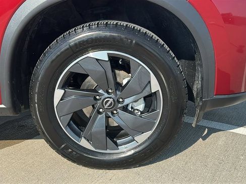 Used 2025 Nissan Rogue SV AWD/4WD image 15
