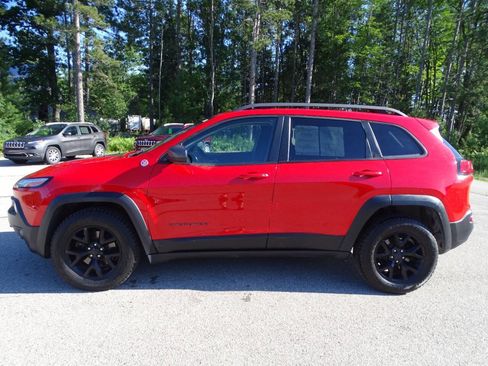 Used 2017 Jeep Cherokee 4WD Trailhawk w/ Cold Weather Group image 8