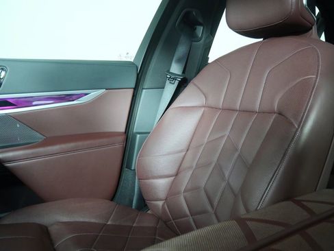 Certified 2023 BMW 740i image 26