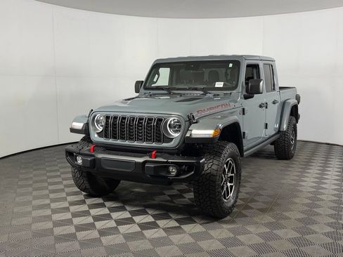 Used 2025 Jeep Gladiator Rubicon AWD/4WD image 12