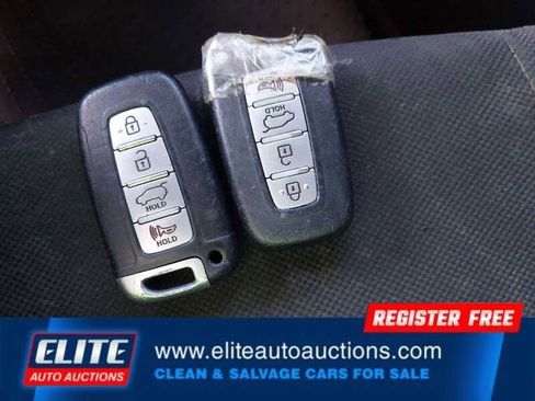 Used 2017 Hyundai Veloster Value Edition FWD image 21