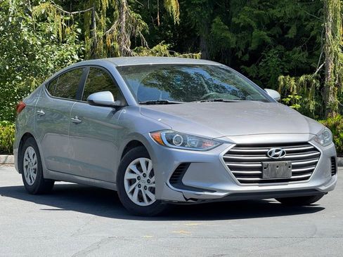 Used 2017 Hyundai Elantra SE FWD image 2