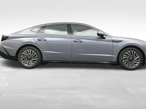 Used 2025 Hyundai Sonata Limited FWD image 39