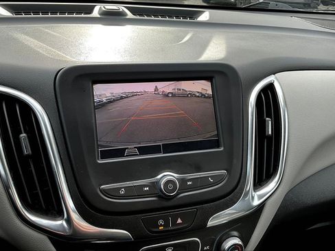 Used 2022 Chevrolet Equinox LS w/ LS Convenience Package image 9