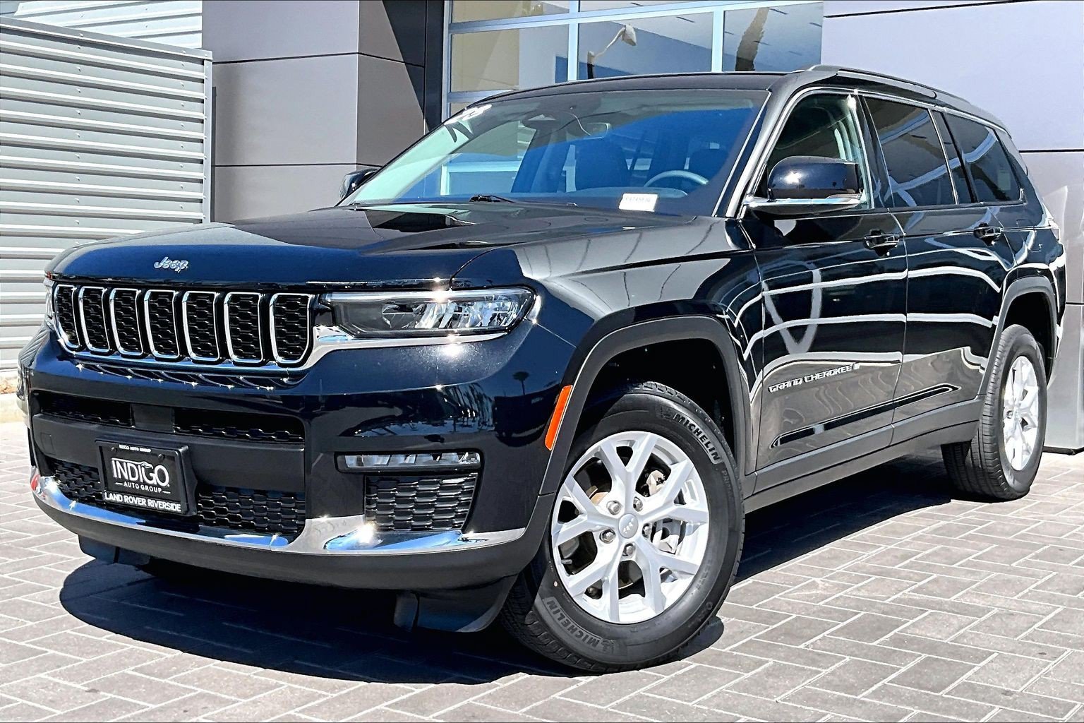 Used 2023 Jeep Grand Cherokee L Limited RWD image 1