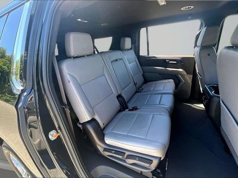 Used 2025 Chevrolet Suburban LT AWD/4WD image 24