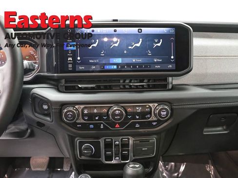 Used 2025 Jeep Wrangler Unlimited Sahara AWD/4WD image 12