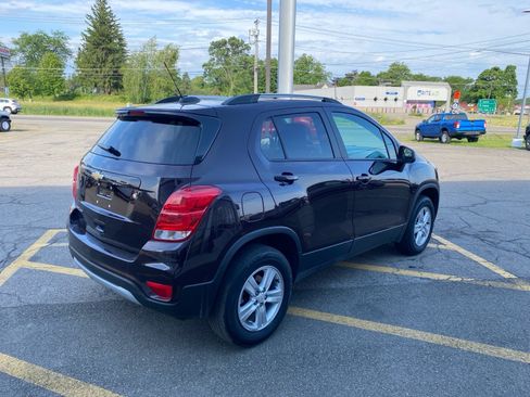 Used 2021 Chevrolet Trax LT w/ LT Convenience Package AWD/4WD image 6