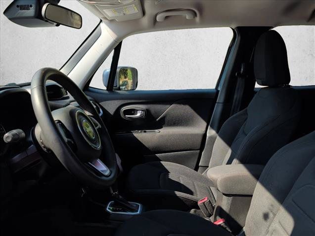 Used 2020 Jeep Renegade Latitude FWD image 10
