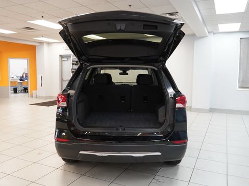 Used 2023 Chevrolet Equinox LT FWD image 9