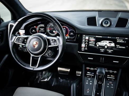 Used 2021 Porsche Cayenne GTS image 37