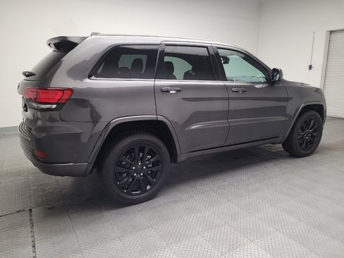 Used 2018 Jeep Grand Cherokee Altitude AWD/4WD image 10
