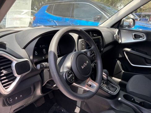 Used 2025 Kia Soul LX w/ LX Technology Package FWD image 32