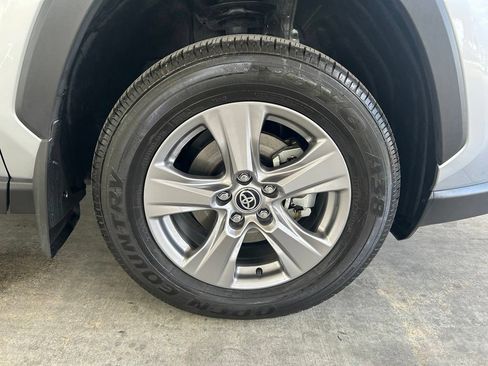 Used 2025 Toyota RAV4 XLE AWD/4WD image 19