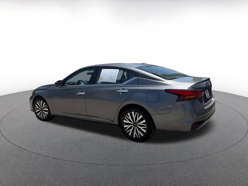Used 2025 Nissan Altima 2.5 SV FWD image 8