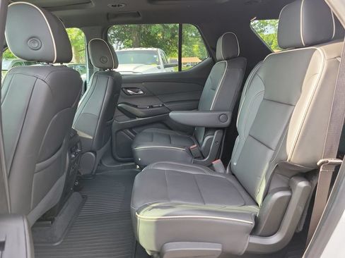 Used 2023 Chevrolet Traverse Premier FWD image 16