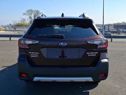 Used 2023 Subaru Outback Touring AWD/4WD image 5