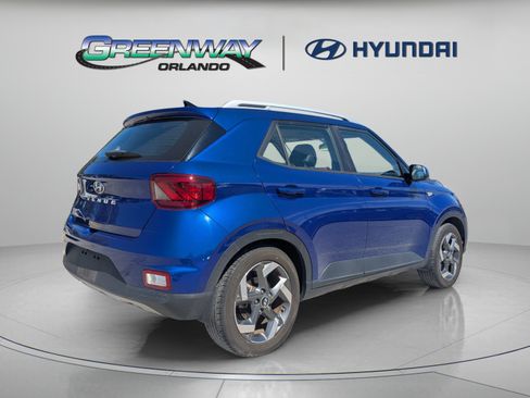 Used 2022 Hyundai Venue Limited FWD image 8
