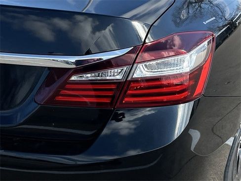 Used 2017 Honda Accord LX image 7