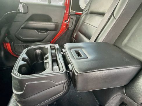 Used 2022 Jeep Wrangler Unlimited Sahara AWD/4WD image 30