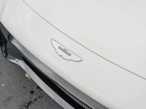 Used 2020 Aston Martin V8 Vantage Coupe RWD image 35