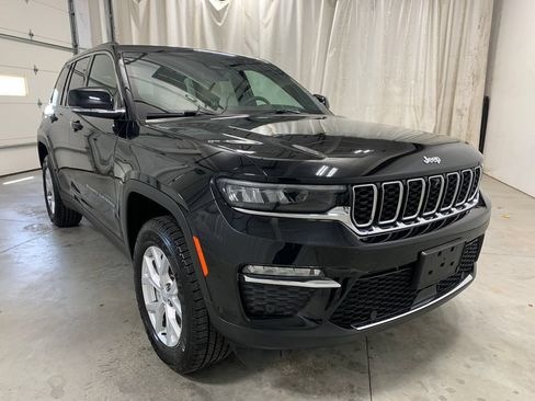 Used 2023 Jeep Grand Cherokee Limited w/ Luxury Tech Group II AWD/4WD image 2