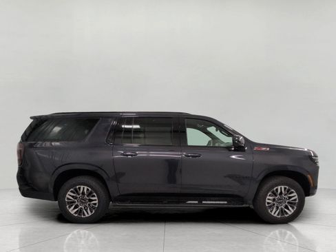 Used 2025 Chevrolet Suburban Z71 AWD/4WD image 12