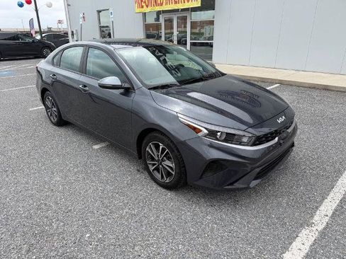 Used 2023 Kia Forte LXS w/ LXS Technology Package FWD image 2