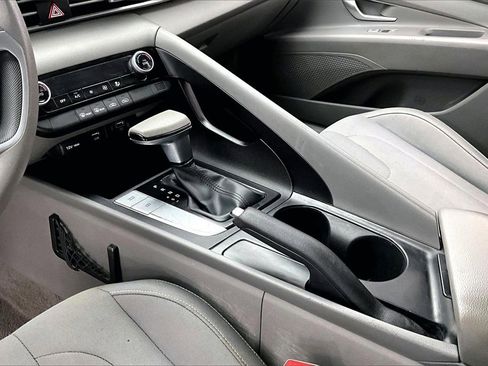 Used 2023 Hyundai Elantra SEL image 15