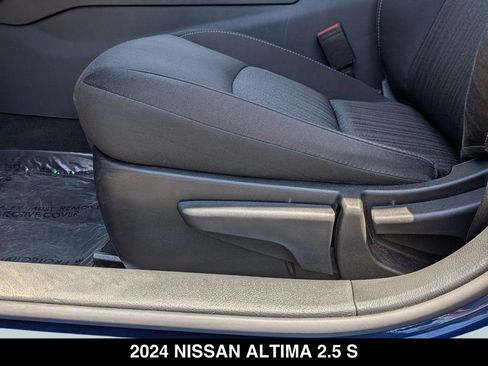 Used 2024 Nissan Altima 2.5 S FWD image 15