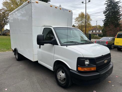 Used 2017 Chevrolet Express 3500 image 9