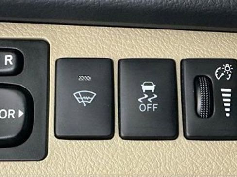 Used 2013 Toyota Highlander SE FWD image 13