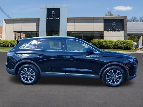 Used 2023 Lincoln Nautilus AWD w/ Premium Package image 8
