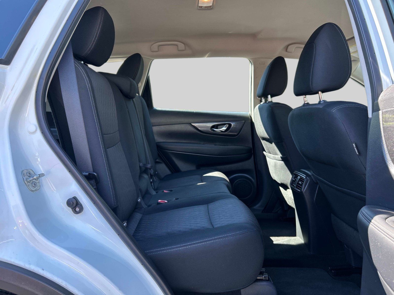 Used 2018 Nissan Rogue S AWD/4WD image 14